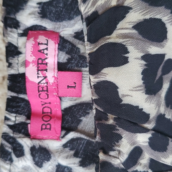 Leopard Print Romper - Picture 2 of 3